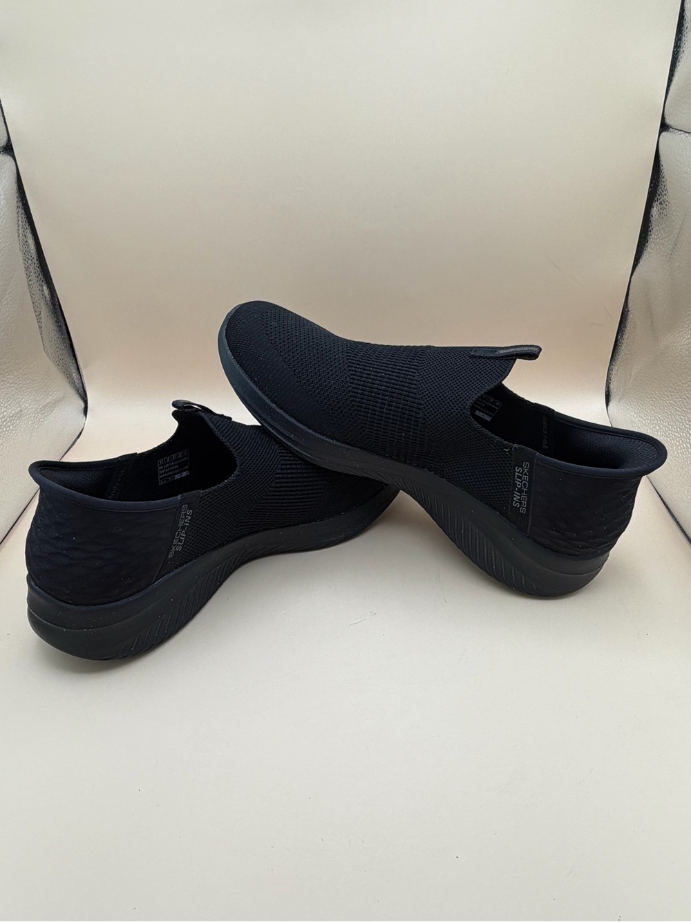 Skechers Stretch Women’s Size 11 Black Slip-On Knit Casual Walking Shoes - Picture 4 of 7